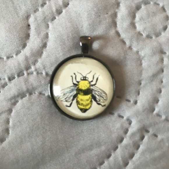 Bumble bee pendant - Picture 1 of 4